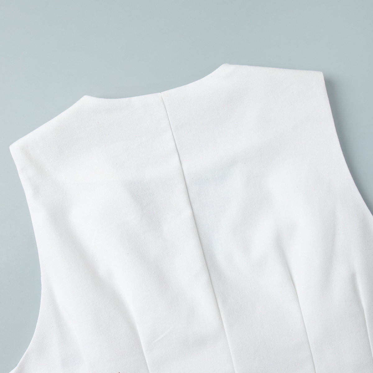 Linen-Blend Vest & Pleated Shorts Set in White — close-up of the back waist adjuster