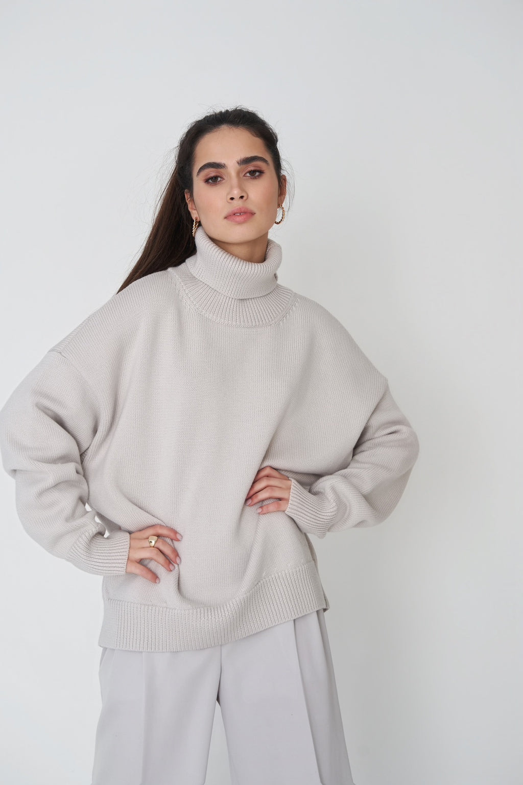 Oversized Knit Turtleneck Sweater in Light Gray — on model