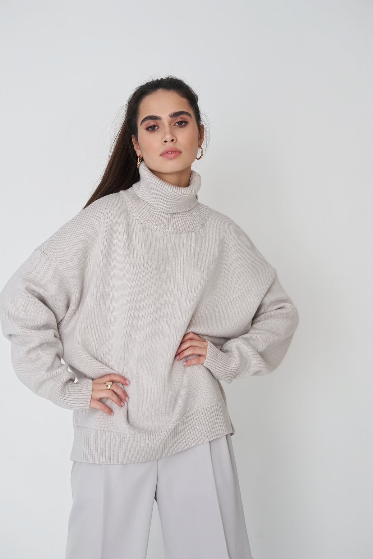 Oversized Knit Turtleneck Sweater in Light Gray — on model