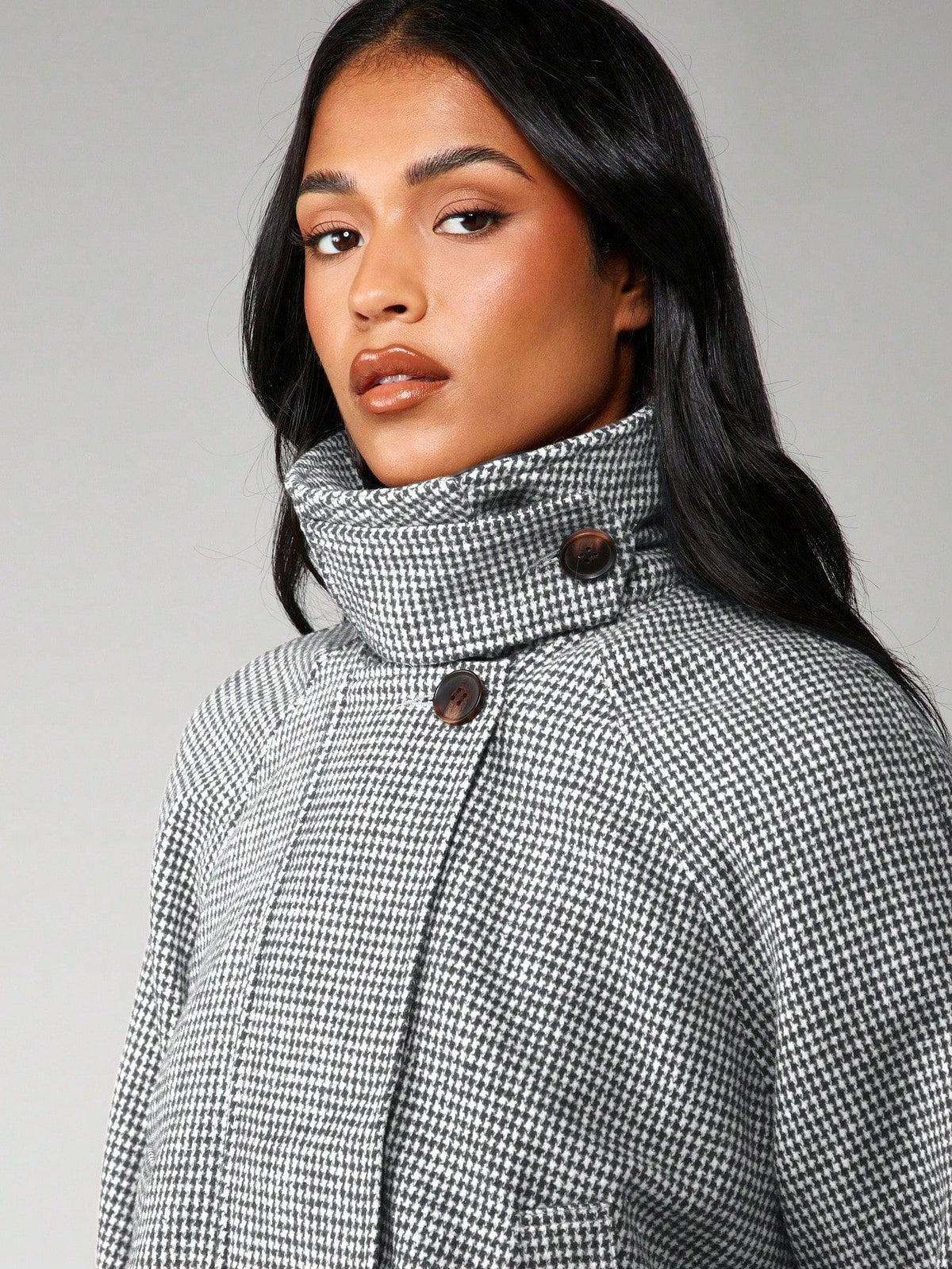 Cropped Houndstooth Jacket with Buttoned High Collar in Gray Houndstooth — close-up of the buttoned collar